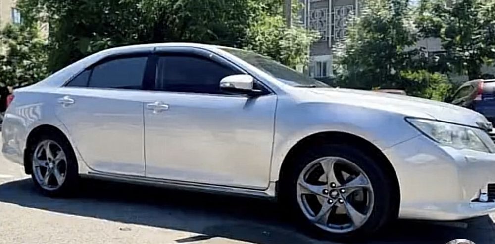 Продам колеса оригинал, диски 18 размера, красивые б/у
