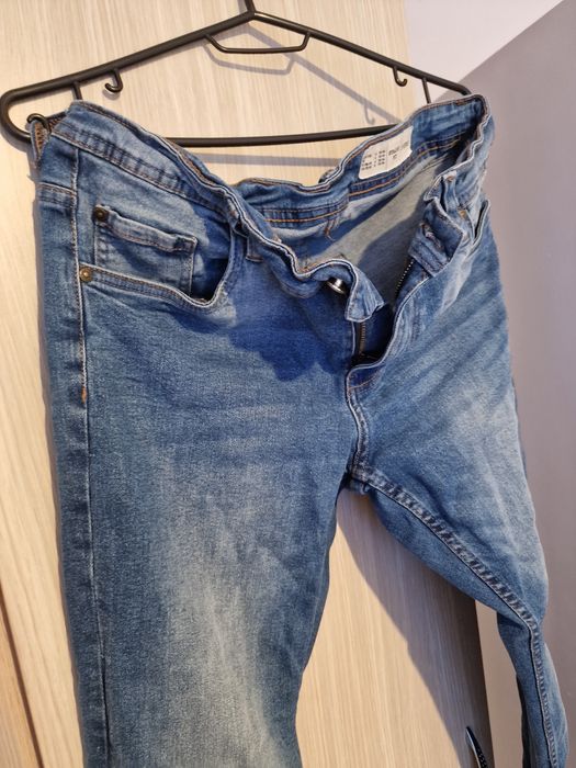 Blugi mărimea 40