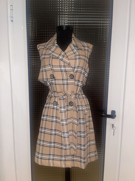 Vesta tip sacou rochita, Stradivarius