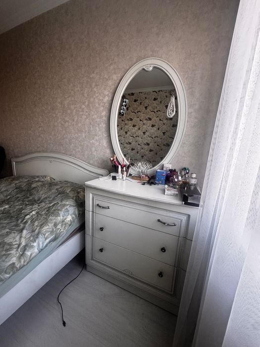 Продам спальный гарнитур