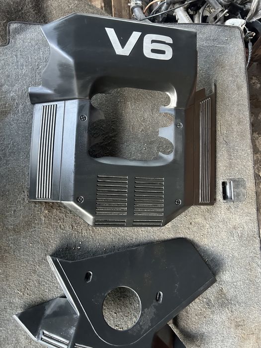 Ауди  А6 С4 матор кришка 2.6