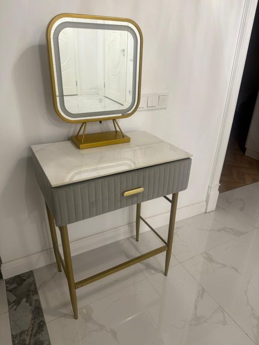 Туалетный столик 25000