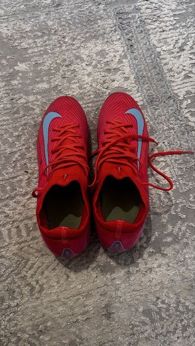 Футболный бутсы Nike