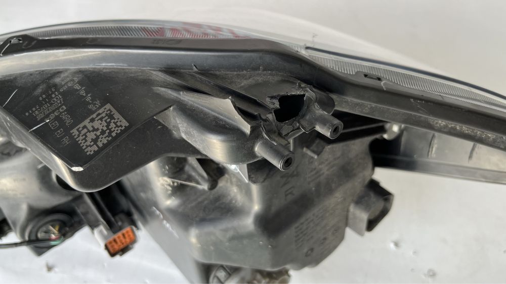 3 броя десен и 2 брой ляв фар Suzuki SX4 S Cross 2013-