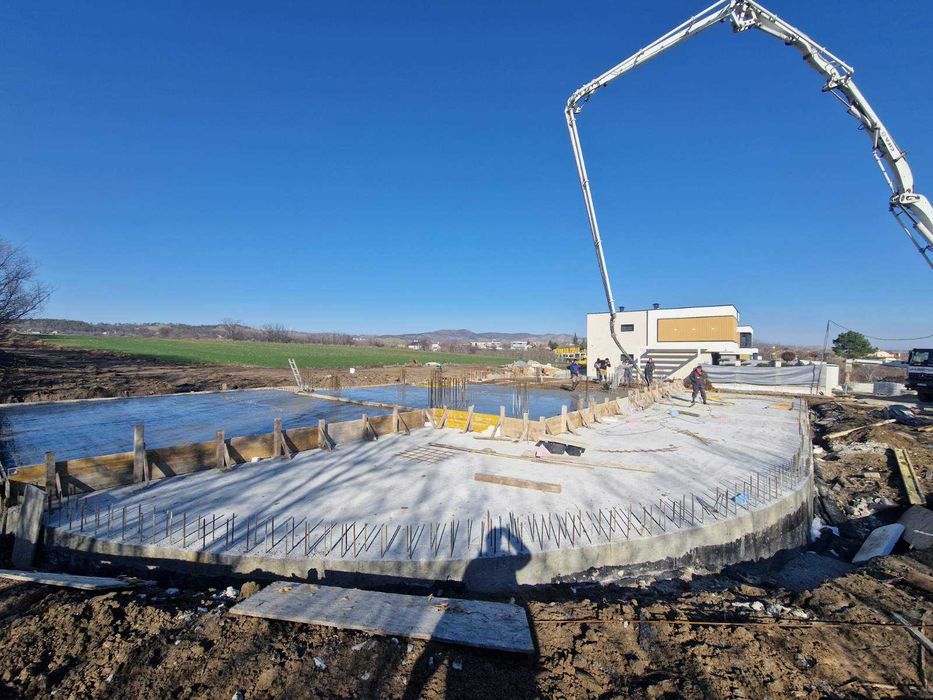 Продавам два двустайни апартамента в кв. Ветрен до Болница Дева Мария