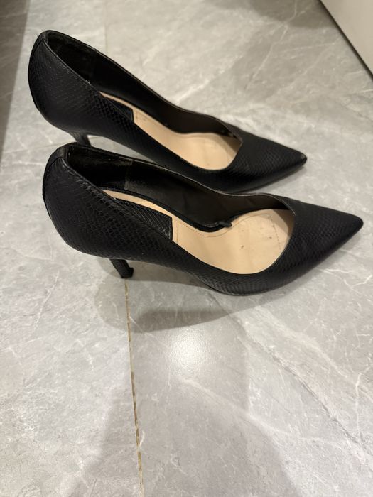 Продам туфли классические Stradivarius!