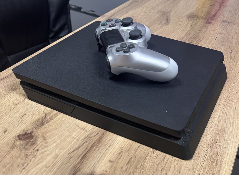 Playstation 4 slim