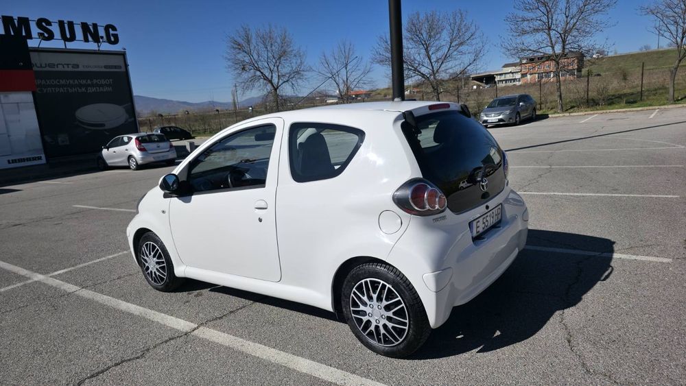 Toyota- Aygo  1000 кубика 2009г.