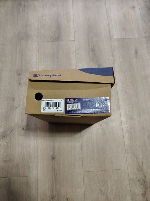 Нови обувки  champion..