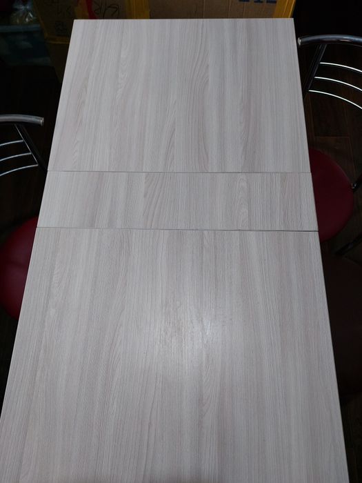 Кухонный стол и стулья