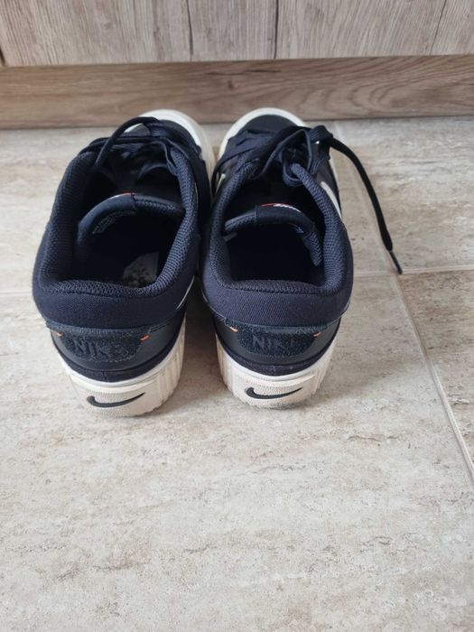 Дамски маратонки Nike