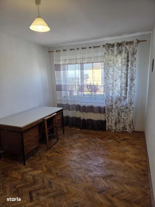 Apartament cu 4 camere, decomandat, cu boxa – Manastur, Aleea Negoiu