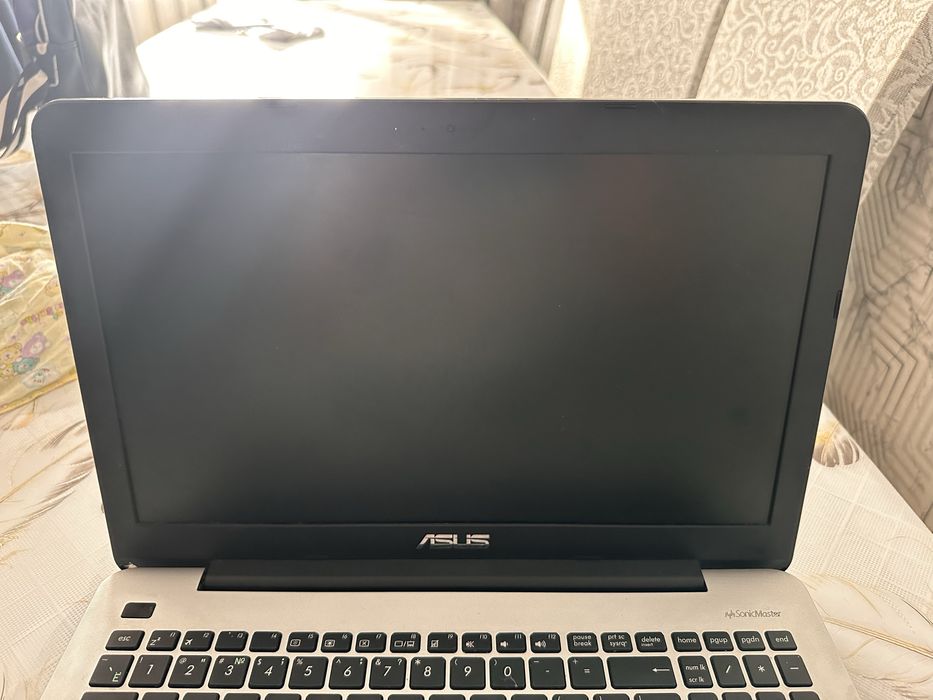 Ноубук asus x555l