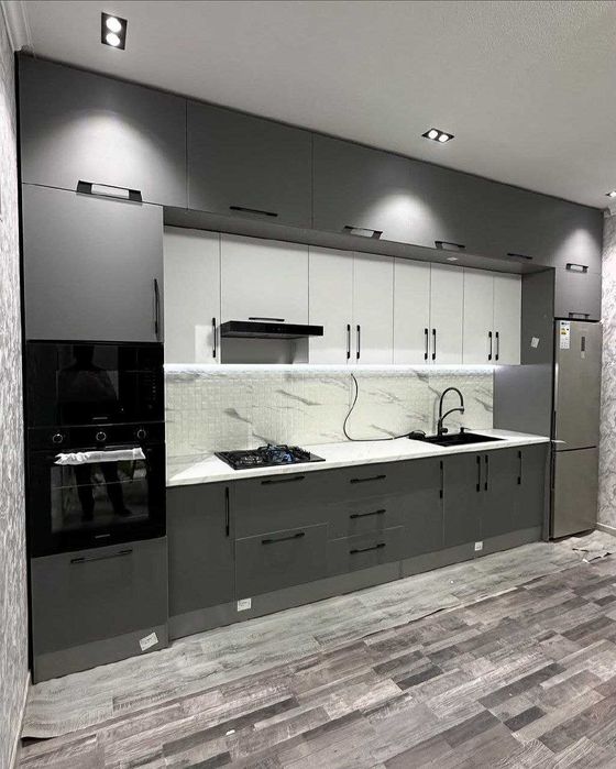 Кухонный гарнитур с антерсолью