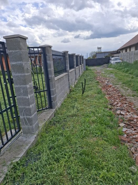 Vand  teren ingradit pentru casa 703 mp