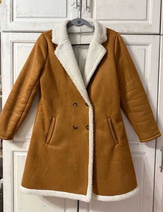 Елегантно дамско палто