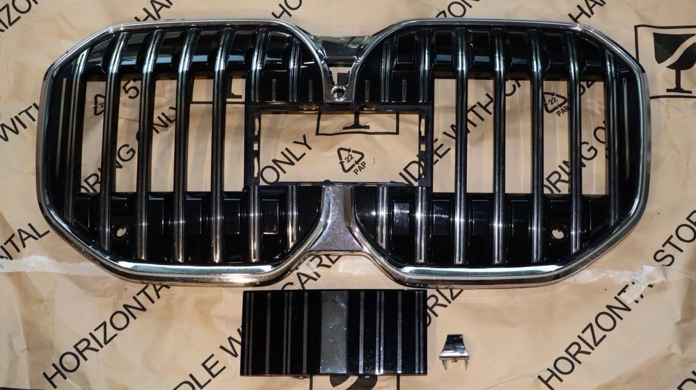 BMW 7 G70 радиаторна решетка