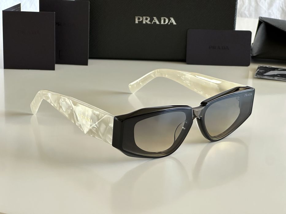 Слънчеви очила Prada