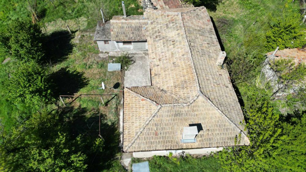 Тухлена къща в центъра на с. Здравец - 8670