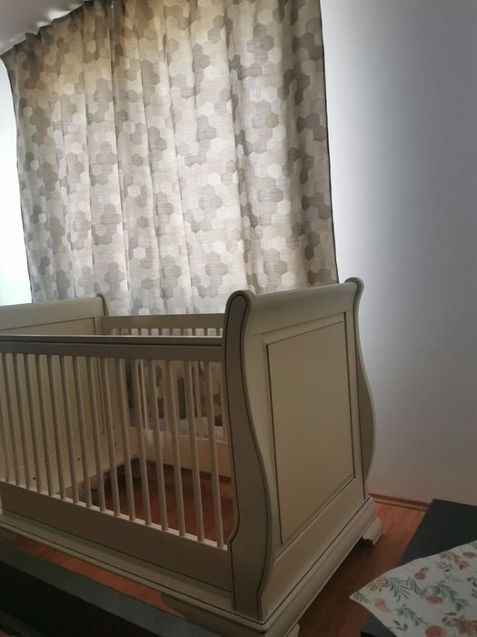 Pătuț din lemn pentru bebeluș