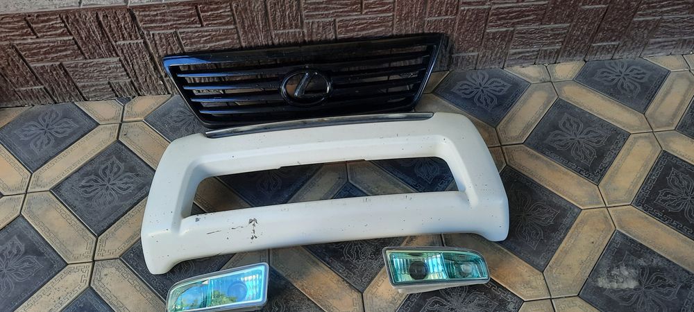 Продам решётку,губы,туманки на Lexus 470