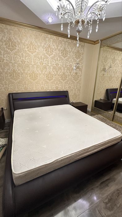 Продам кровать с матрасом