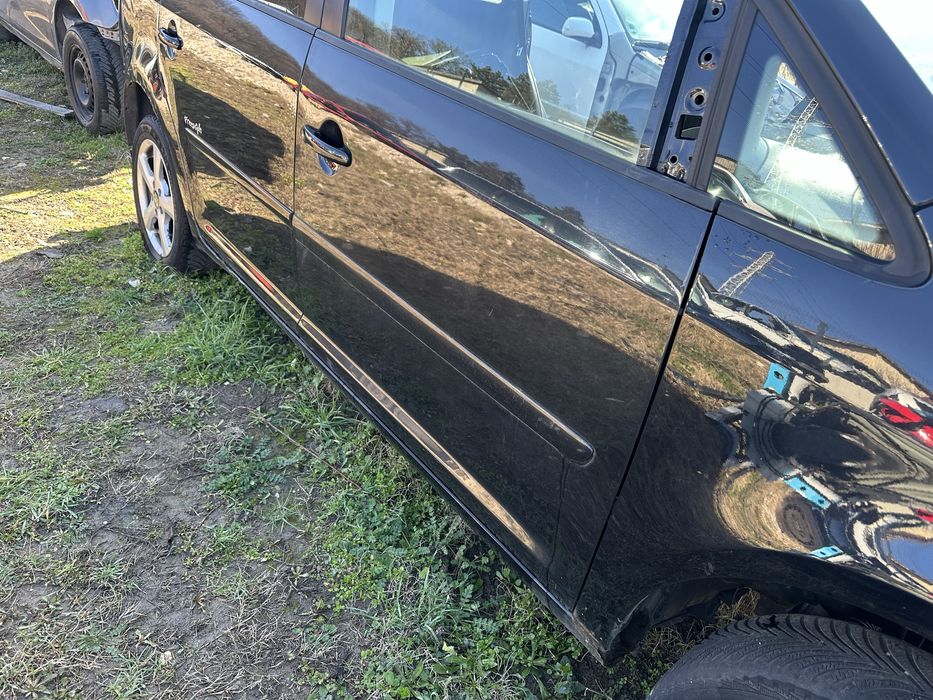 Врати десни за VW Touran черни