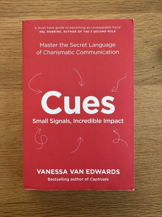 „Cues“, написана от Ванеса Ван Едуардс