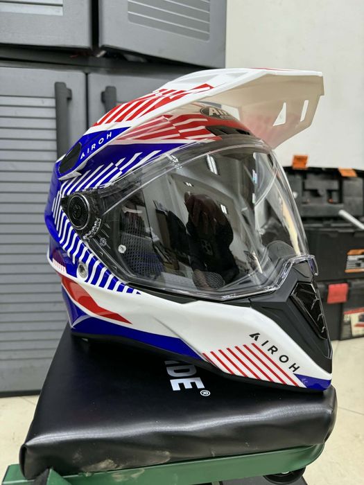 Мото каска, Airoh, Commander, Гланцово покритие, Бяло/Синьо, Размер L