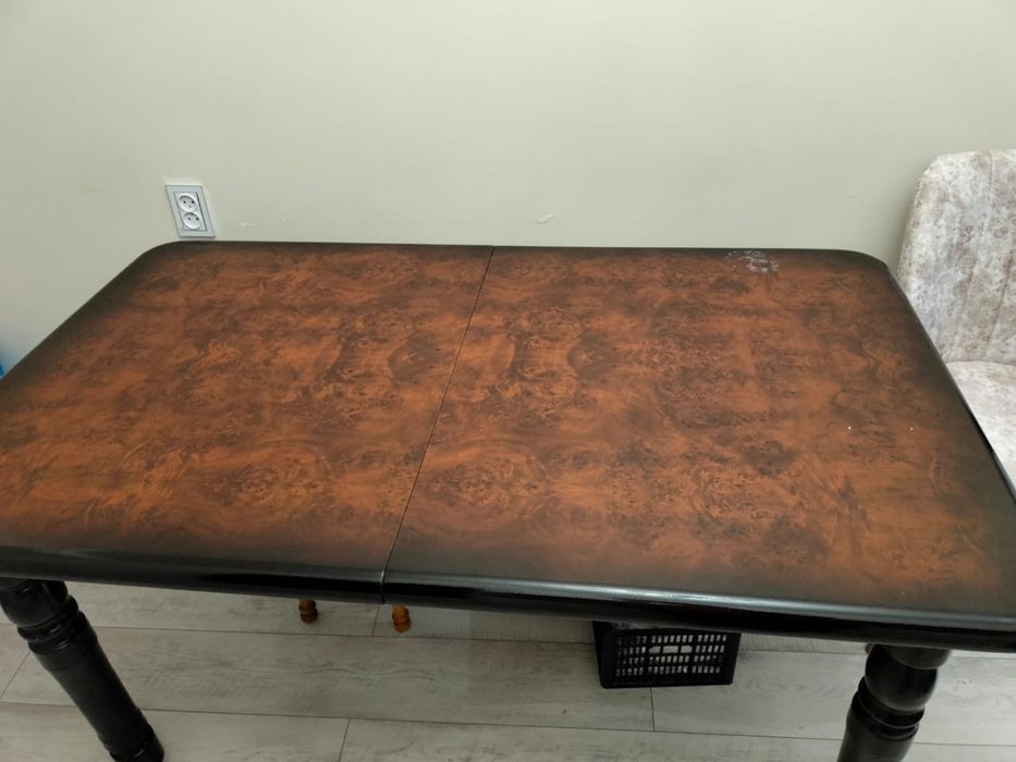 Стол в отличном состоянии