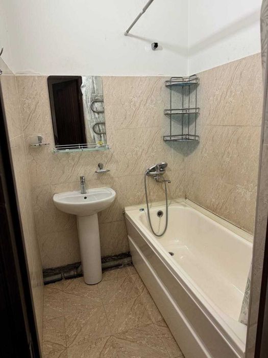 Yangi chochtepa 3 xonali uy ijaraga beriladi 1-metro bekat da