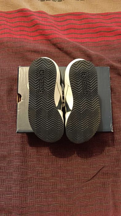 Adidași Reebok albi stare foarte bună comozi casual ca noi, nike adidas ecco asics salomon merrel