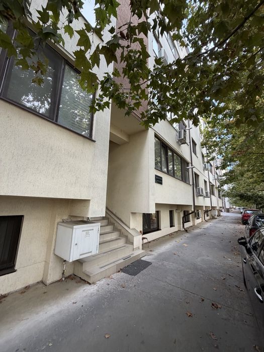 De închiriat apartament cu 2 camere