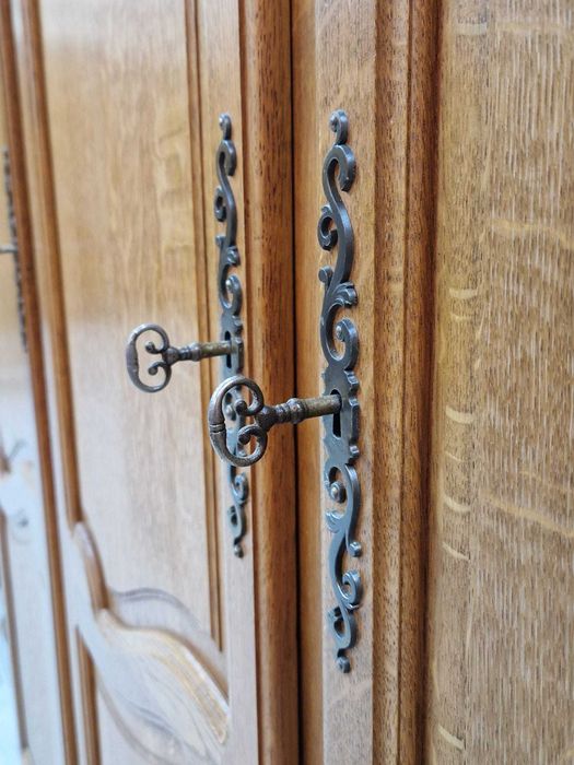 Четирикрилен гардероб от дъбов масив в стил "ЛУИ XV"