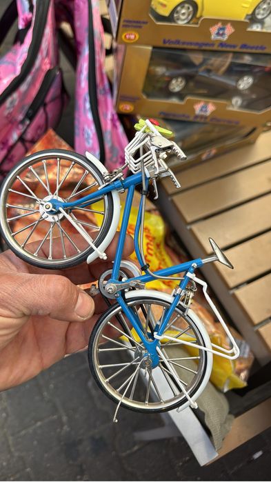 Mercedes, Ferrari, BMW 1/18