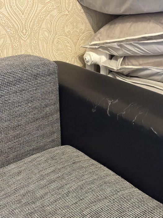 Продам б/у диван с подушками. 4 подушка