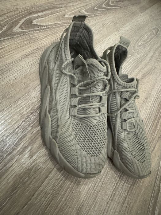 Продам кроссовки детские