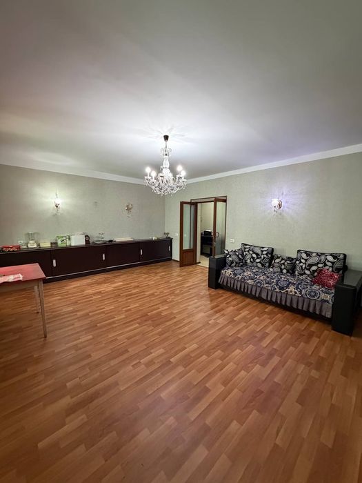 ЦУМ продается своя 3-ком  квартира