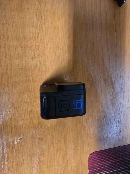 GoPro Hero 10 + accesorii + card 32GB SanDisk Extreme