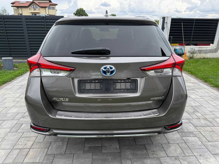 Toyota Auris 2017 Hybrid Lounge 135.000km Istoric Toyota Garantie