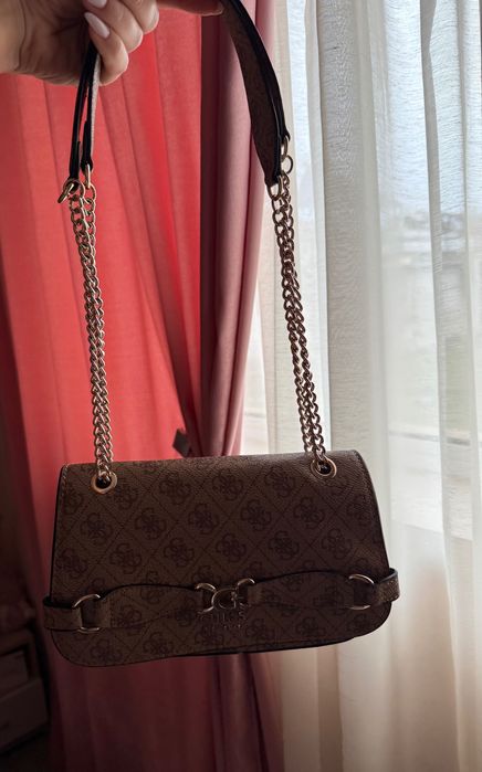 Дамска чанта guess