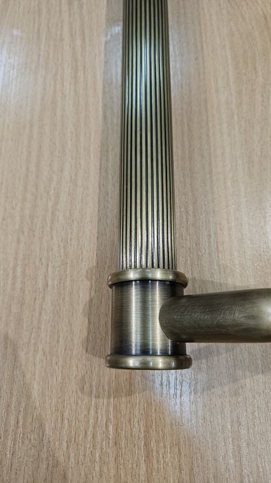 латунная дверная ручка