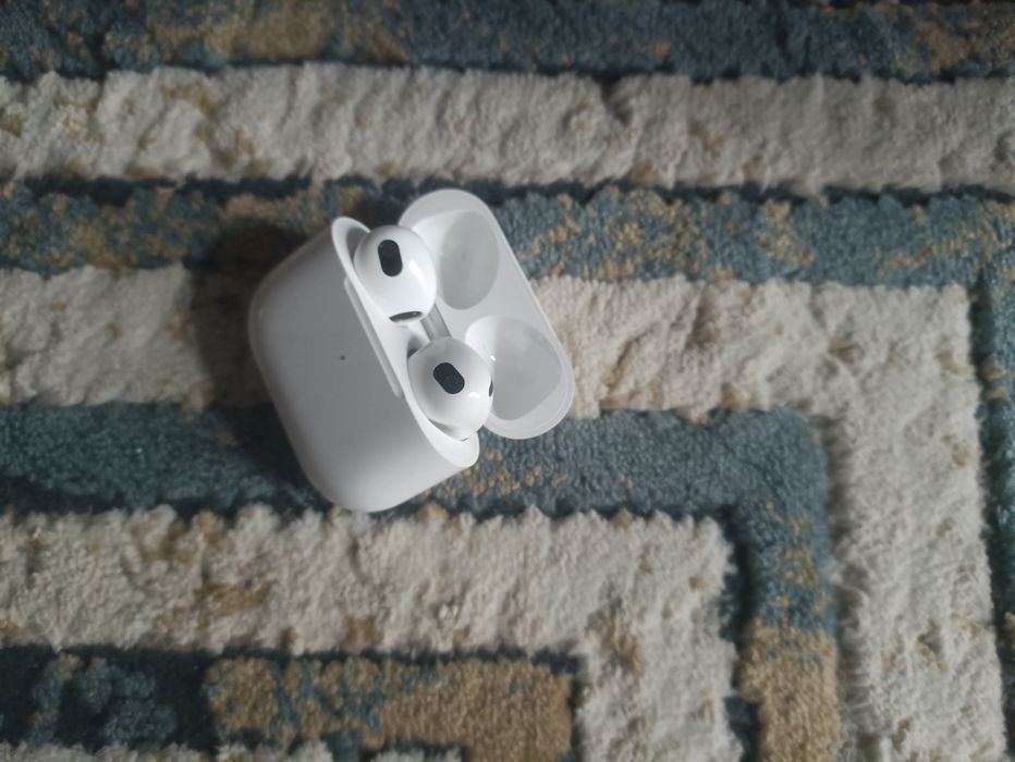 AirPods 3 продаётся