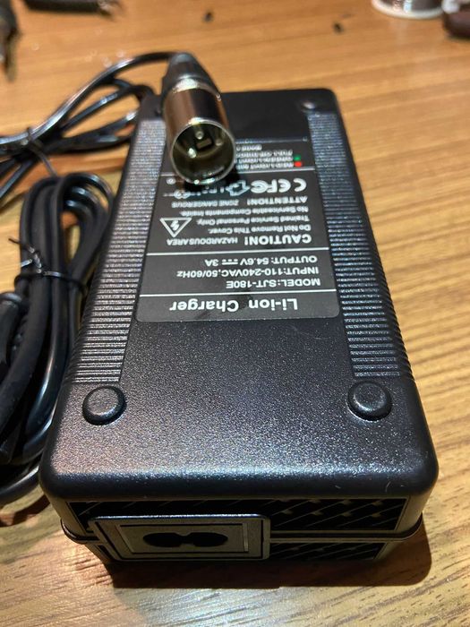 Încărcător biciclete, trotinete electrice 48v