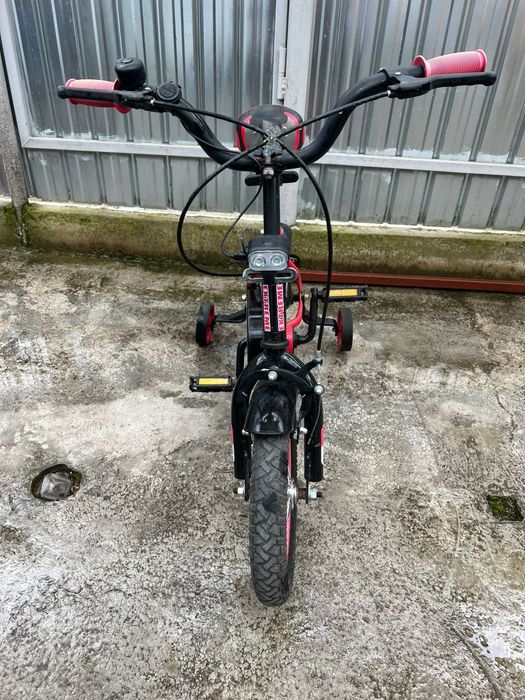 Vând bicicleta copii+ cadou
