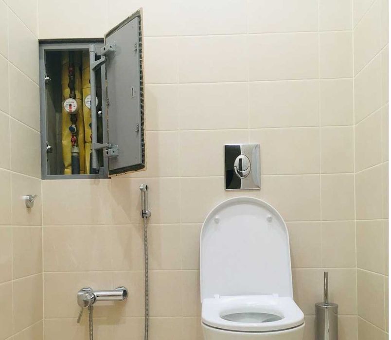 Люк ревизионный под плитку, материал - сталь. Производство - Россия.