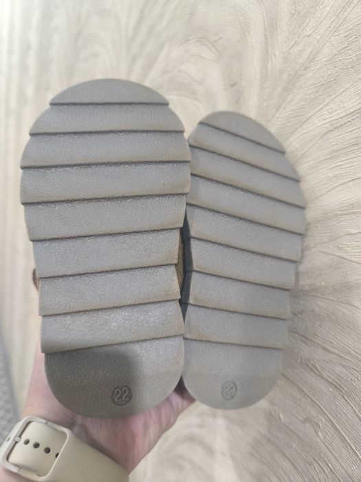 Продам  детские угги(натуралка)