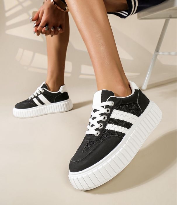 Дамски черни маратонки в черно на платформа