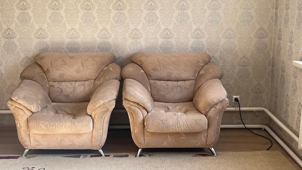 Продам диван с креслами