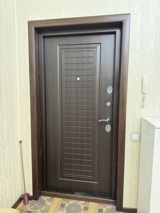 Продам входную дверь